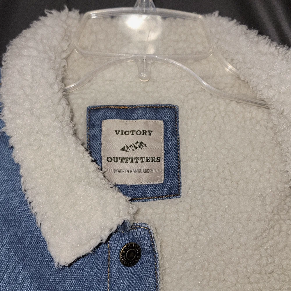 Victory Outfitters sherpa-lined denim trucker jacket. - Picture 5 of 8